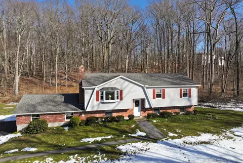 17 Thorson Rd, Oxford, CT 06478