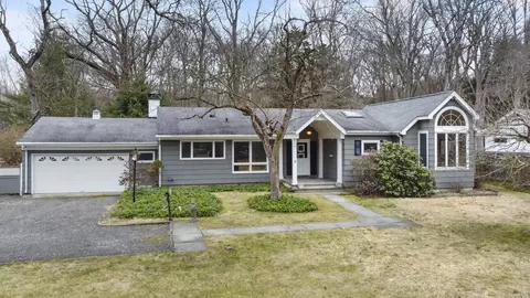 196 Cascade Rd, Stamford, CT 06903