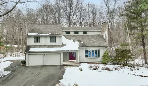 38 Carriage Dr, Farmington, CT 06032