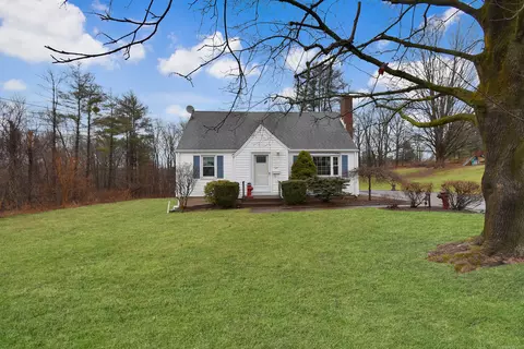 8 Parkview Rd, Cromwell, CT 06416