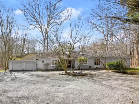 180 Blackwood Ln, Stamford, CT 06903