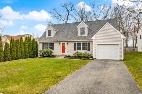 84 Hunting Ridge Dr, Groton, CT 06355