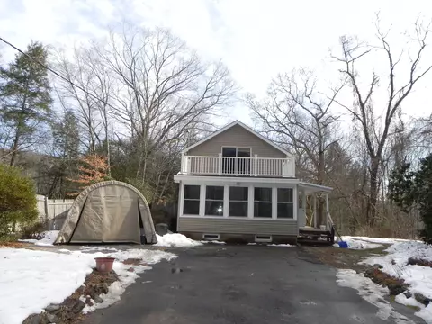 28 Great Quarter Rd, Newtown, CT 06482