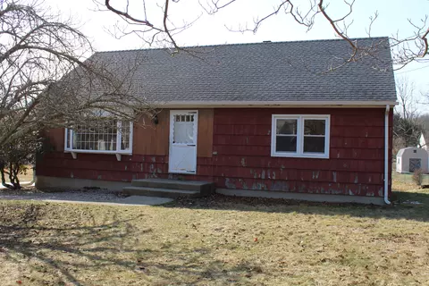 37 Almer St, Groton, CT 06340