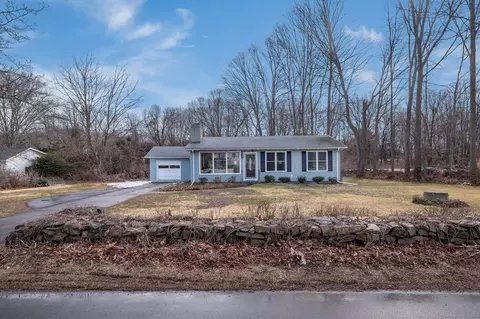 94 Mungertown Rd, Madison, CT 06443