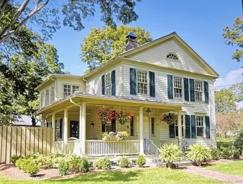 60 Main St S, Woodbury, CT 06798