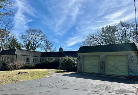 33 Overlook Dr, Madison, CT 06443