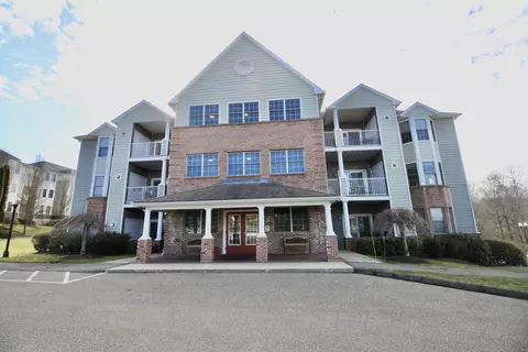 15 Cassandra Blvd #105, West Hartford, CT 06107