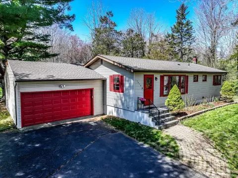 1978 Moose Hill Rd, Guilford, CT 06437