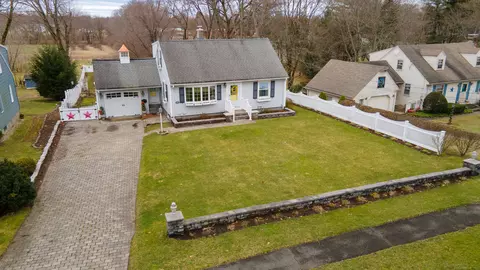 5 S George Washington Rd, Enfield, CT 06082