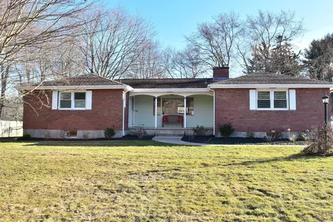 2 Colonial Dr, Waterford, CT 06385
