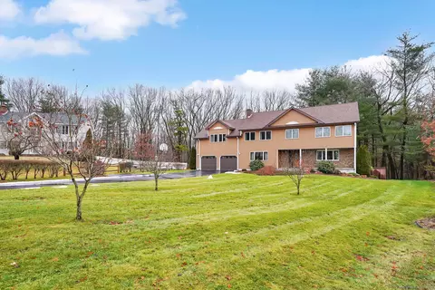 61 Meakin Dr, Windsor, CT 06095