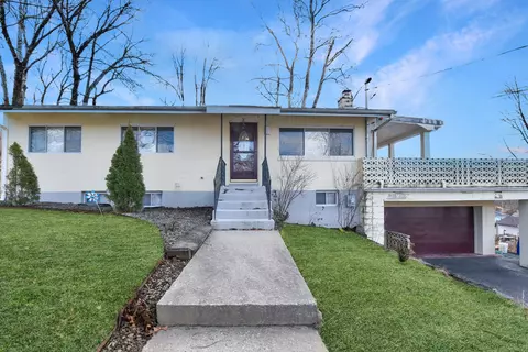 389 Saunders Ave, Bridgeport, CT 06606