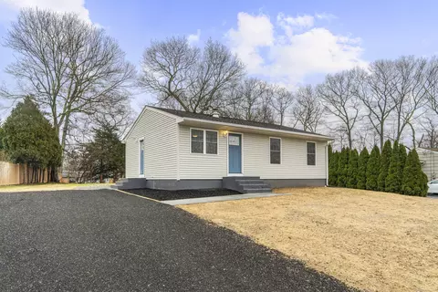 54 Oslo St, Groton, CT 06355