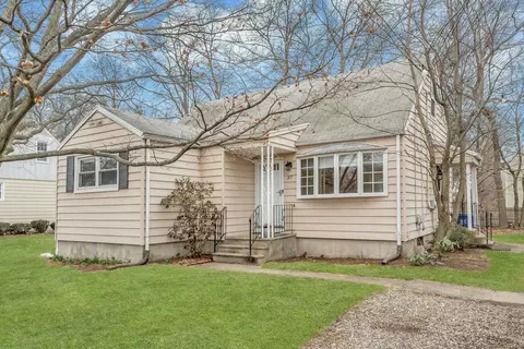 37 Leighton Rd, Trumbull, CT 06611