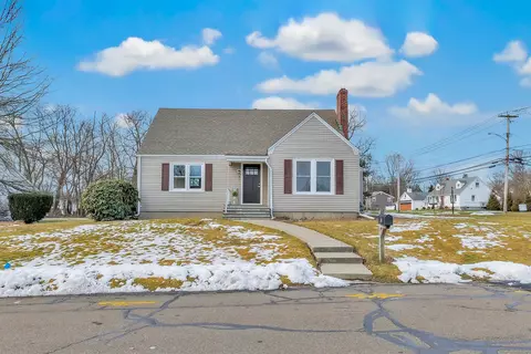 4 Woolsley Ave, Trumbull, CT 06611