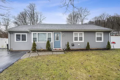 5 Morton Ct, East Haven, CT 06512
