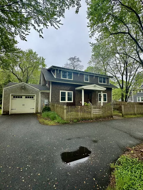 90 Riverside Rd, Simsbury, CT 06070
