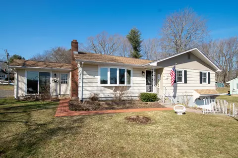 6 Elvira Dr, Middlefield, CT 06481