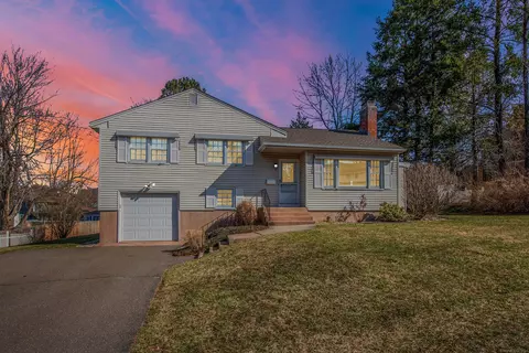 17 Hilltop Dr, Manchester, CT 06042