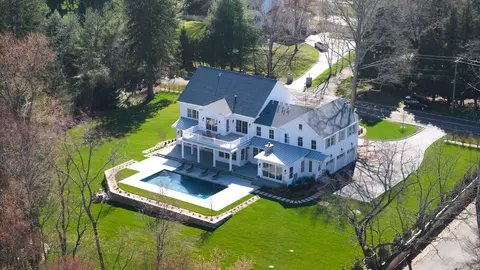 39 Maple Ave S, Westport, CT 06880