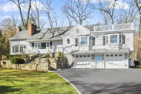 466 Spring Water Ln, New Canaan, CT 06840