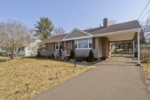 32 Pershing St, East Hartford, CT 06118