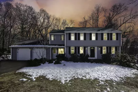 44 Candlelight Dr, Glastonbury, CT 06033