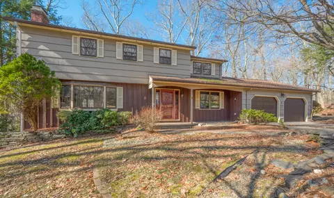 8 Valley View Dr, Tolland, CT 06084