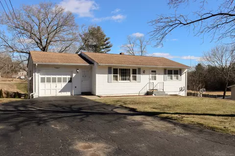 4 Pine St, Plainfield, CT 06374