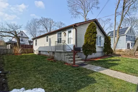 46 Glendale St, Hamden, CT 06517