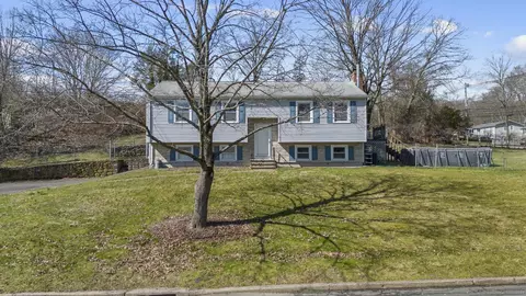 1 Beryl Ln, Wallingford, CT 06492