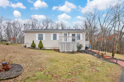 8 Sharington Dr, Columbia, CT 06237