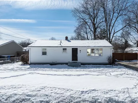 9 Magnolia Dr, Enfield, CT 06082