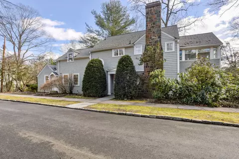 14 Briar Ln, Hamden, CT 06517