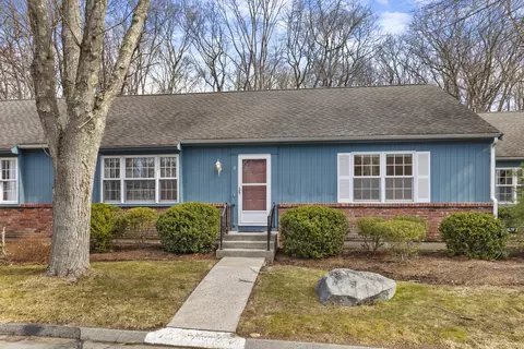 4 Strathmore Ln #4, Madison, CT 06443