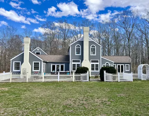40 Burr Rd, Lyme, CT 06371