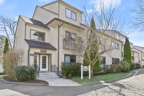 2435 Bedford St #21-B, Stamford, CT 06905
