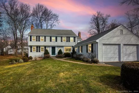 28 Claybar Dr, West Hartford, CT 06117