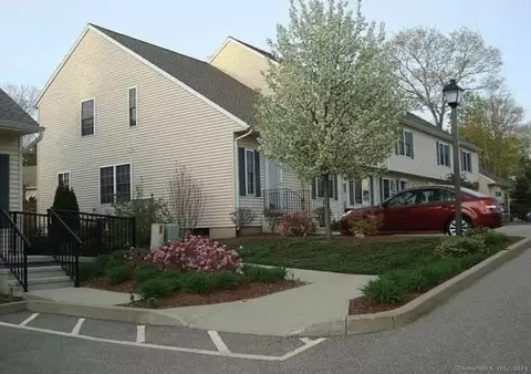 35 Briar Ln #35, Norwich, CT 06360