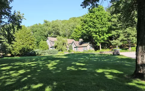 385 Lake Rd, Warren, CT 06777