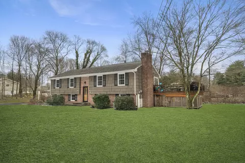 7 Juniper Rd, Newtown, CT 06470
