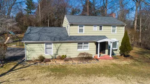 4 Carriage Dr, Norwalk, CT 06850