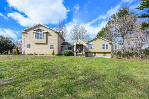 30 Gilbert Dr, Trumbull, CT 06611