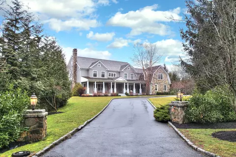 25 Flower Farm Cir, Westport, CT 06880