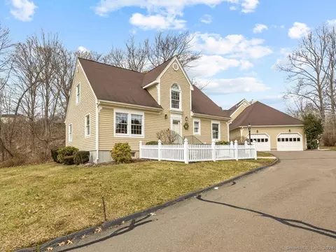 2 Yorkshire Ln #2, Branford, CT 06405