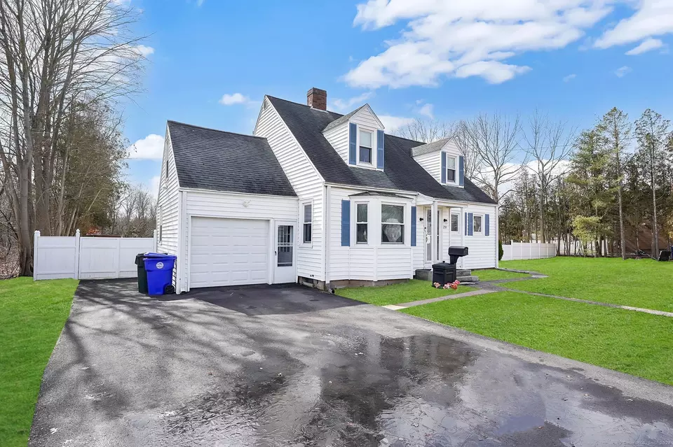 291 Maple St, East Hartford, CT 06118 40 Photos Movoto