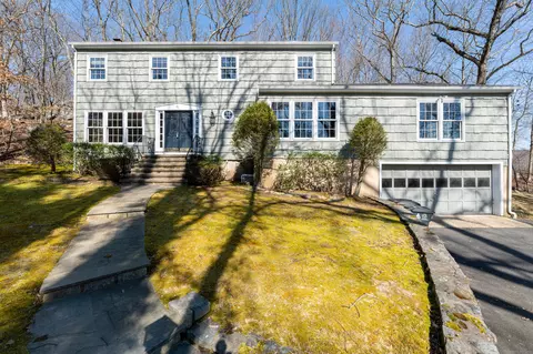 228 Slice Dr, Stamford, CT 06907