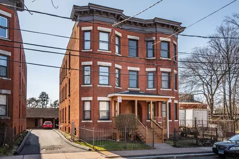 21 Harrison Pl #B, Hartford, CT 06112