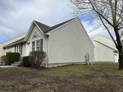304 Brainard Rd #16, Enfield, CT 06082